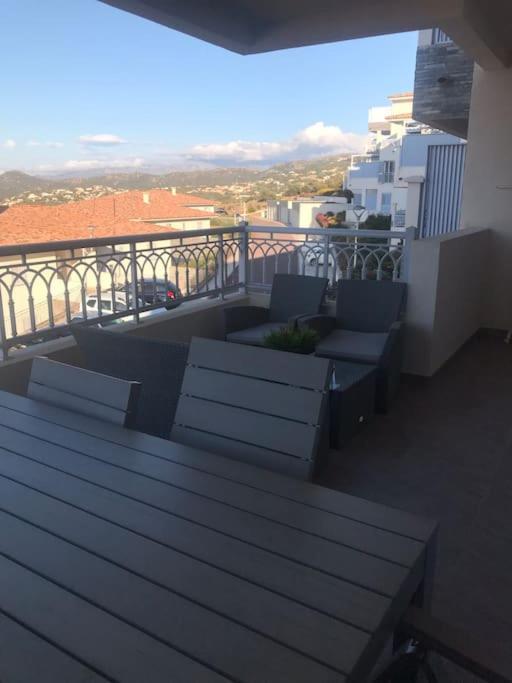 Appart Avec Terrasse Vue Sur Mer Exceptionnelle LʼÎle-Rousse المظهر الخارجي الصورة