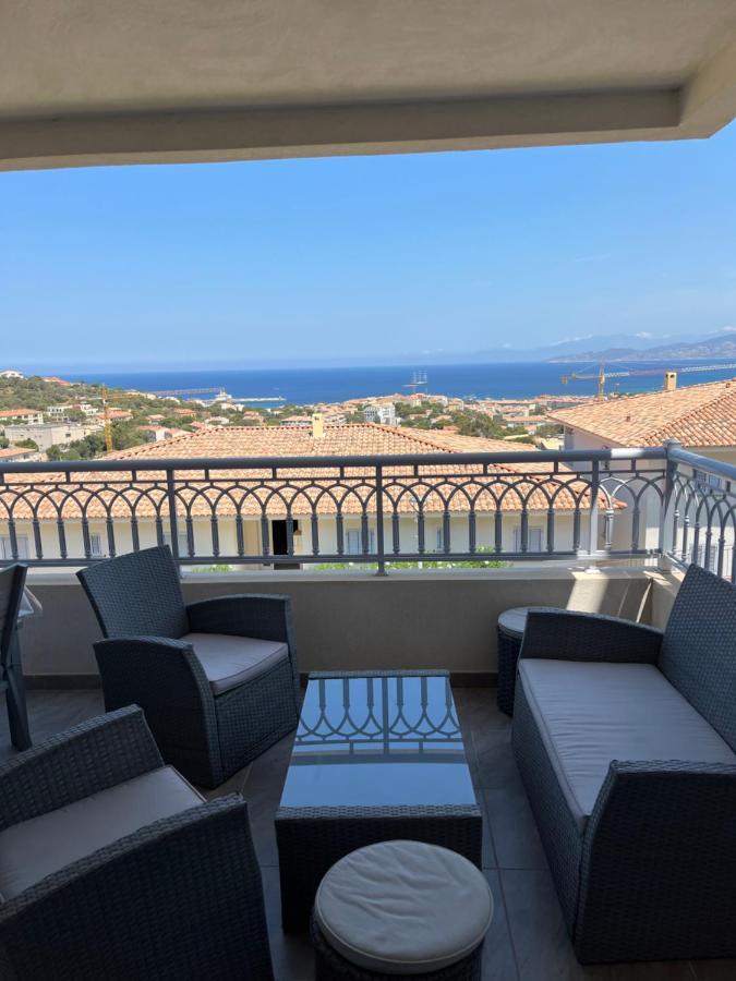 Appart Avec Terrasse Vue Sur Mer Exceptionnelle LʼÎle-Rousse المظهر الخارجي الصورة